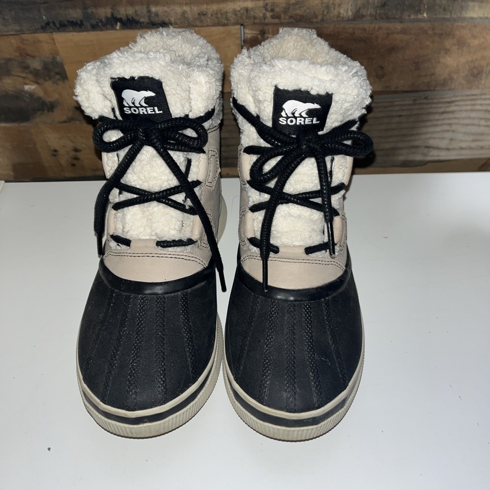 SOREL Women's Out N About lV Chillz Waterproof Boot
Snow Boots Omega Taupe/Black